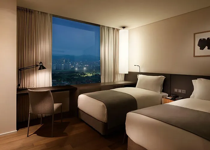 Shilla Seocho Gangnam Station 4*